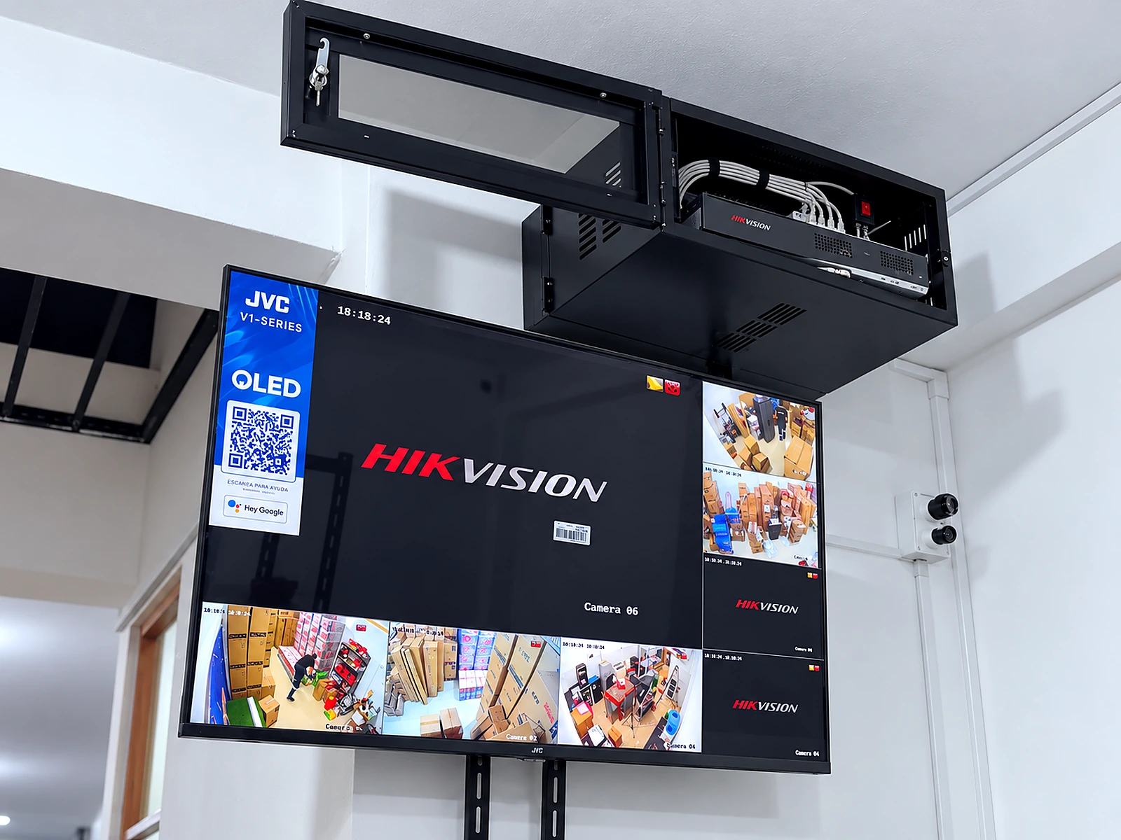 Instalación CCTV profesional WAA con gabinete, monitor y sistema organizado